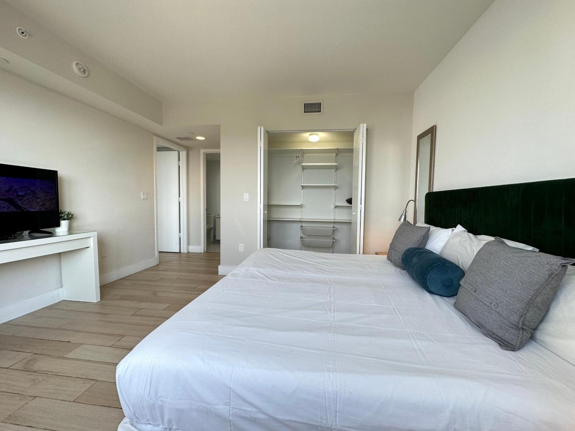 Mvr Apartments At Beachwalk Resort Hallandale Beach Exterior foto