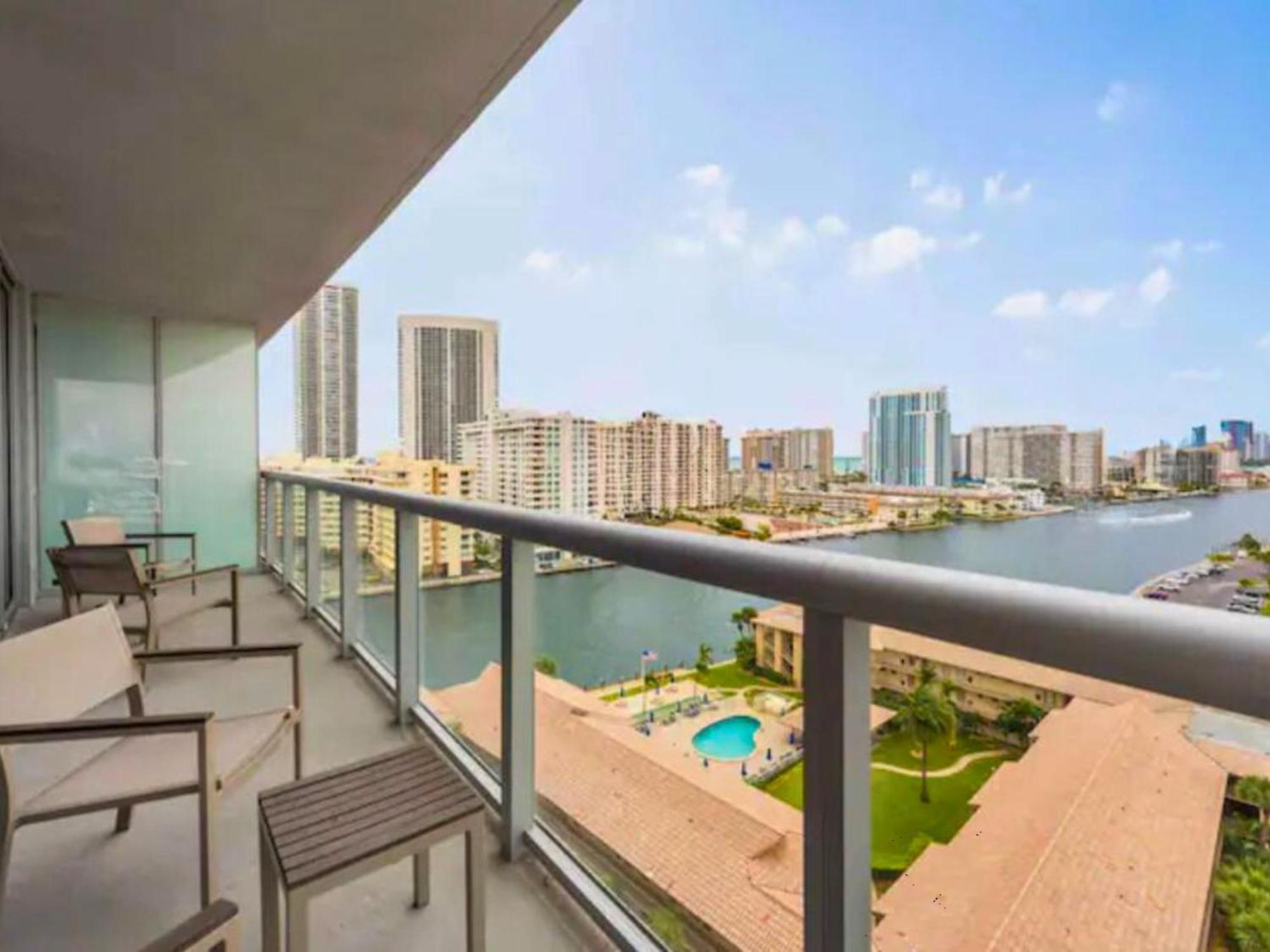 Mvr Apartments At Beachwalk Resort Hallandale Beach Exterior foto