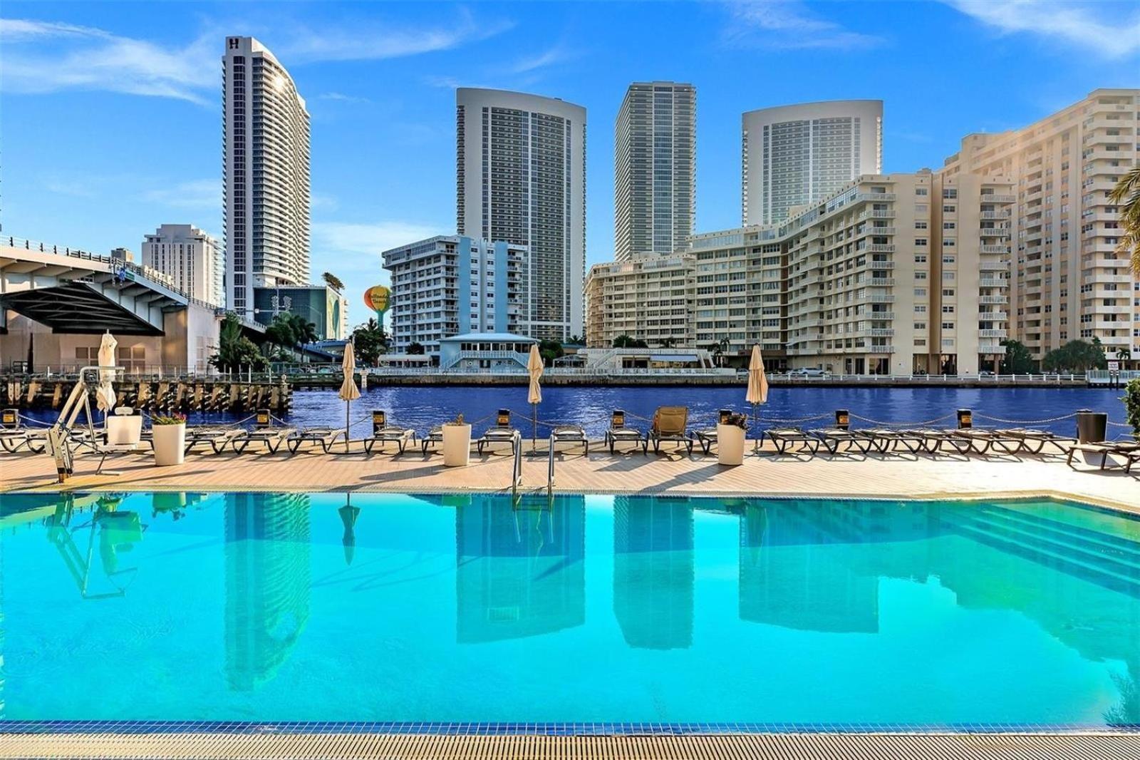 Mvr Apartments At Beachwalk Resort Hallandale Beach Exterior foto