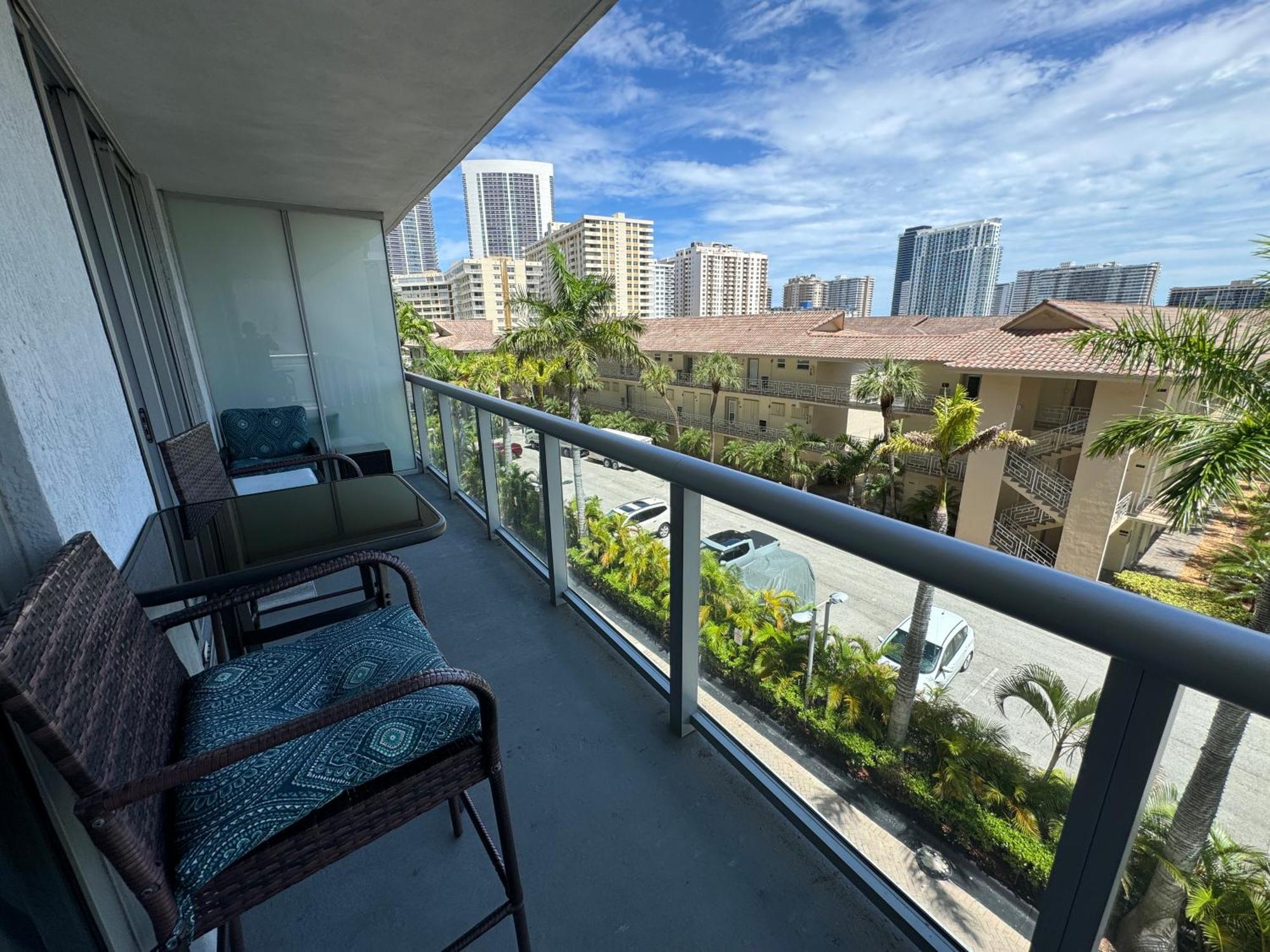 Mvr Apartments At Beachwalk Resort Hallandale Beach Exterior foto