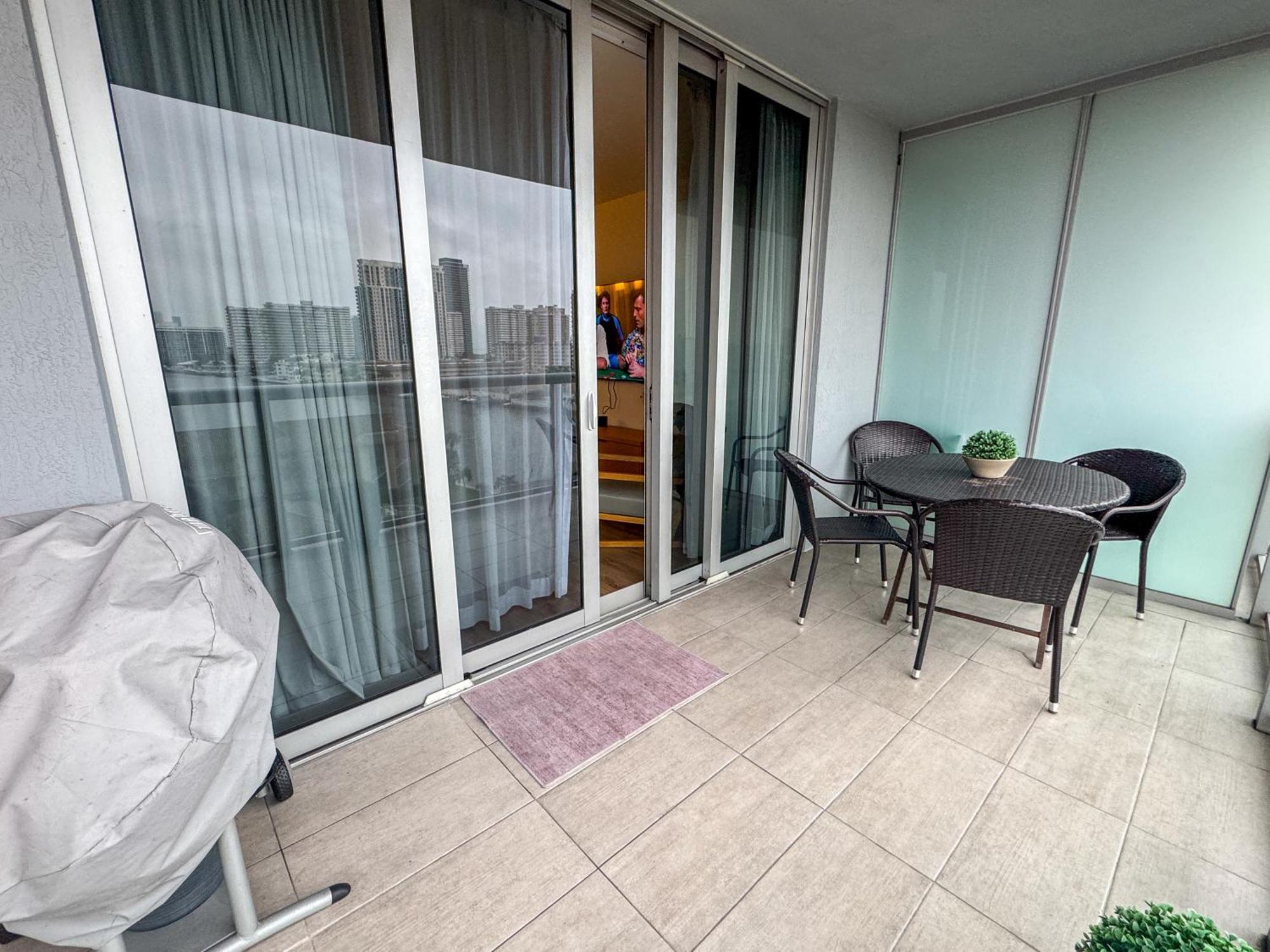 Mvr Apartments At Beachwalk Resort Hallandale Beach Exterior foto